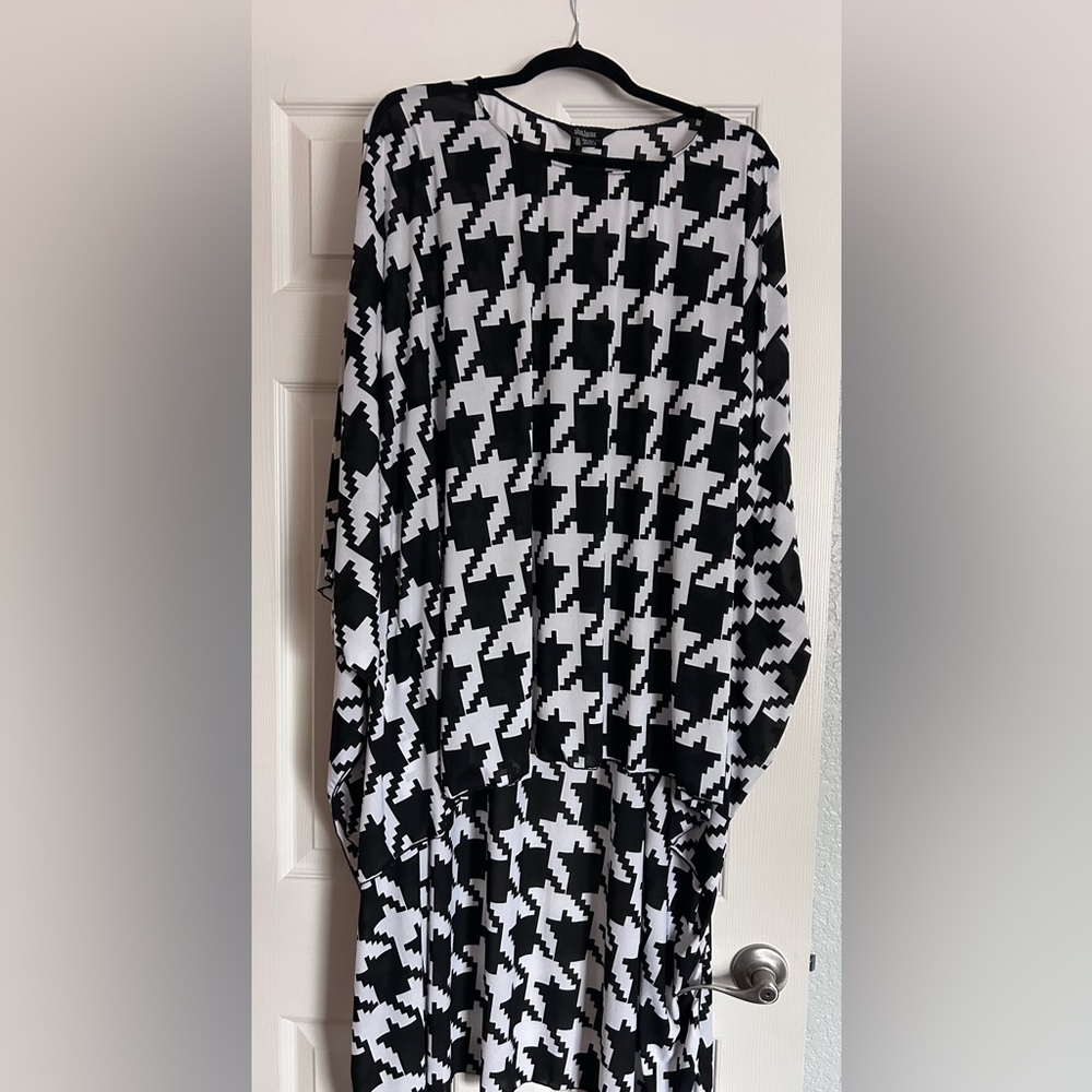 Investments Black and White Houndstooth Open Front Kimono
